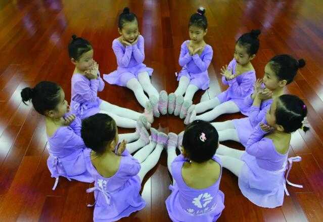 深圳舞蹈培训机构哪家好？如何选择靠谱的少儿舞蹈培训机构
